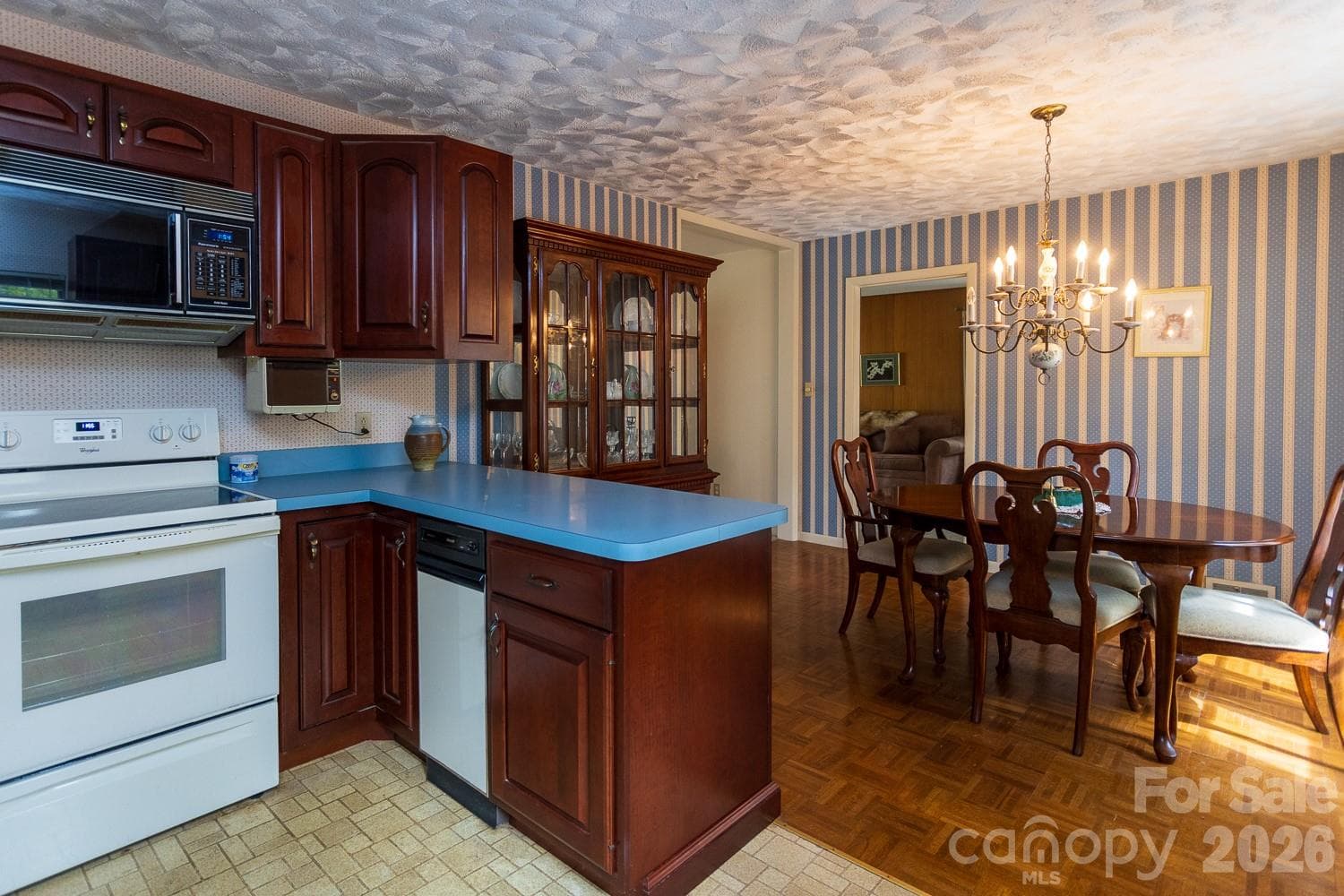 Single Family Residence at 8 Governors Court, Asheville, photo 8 of 24