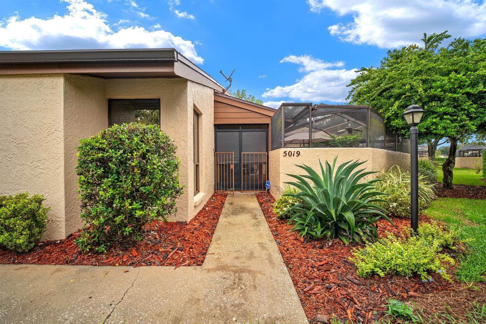 Townhouse at 5019 UMBER WAY S, TAMPA, photo 2 of 33