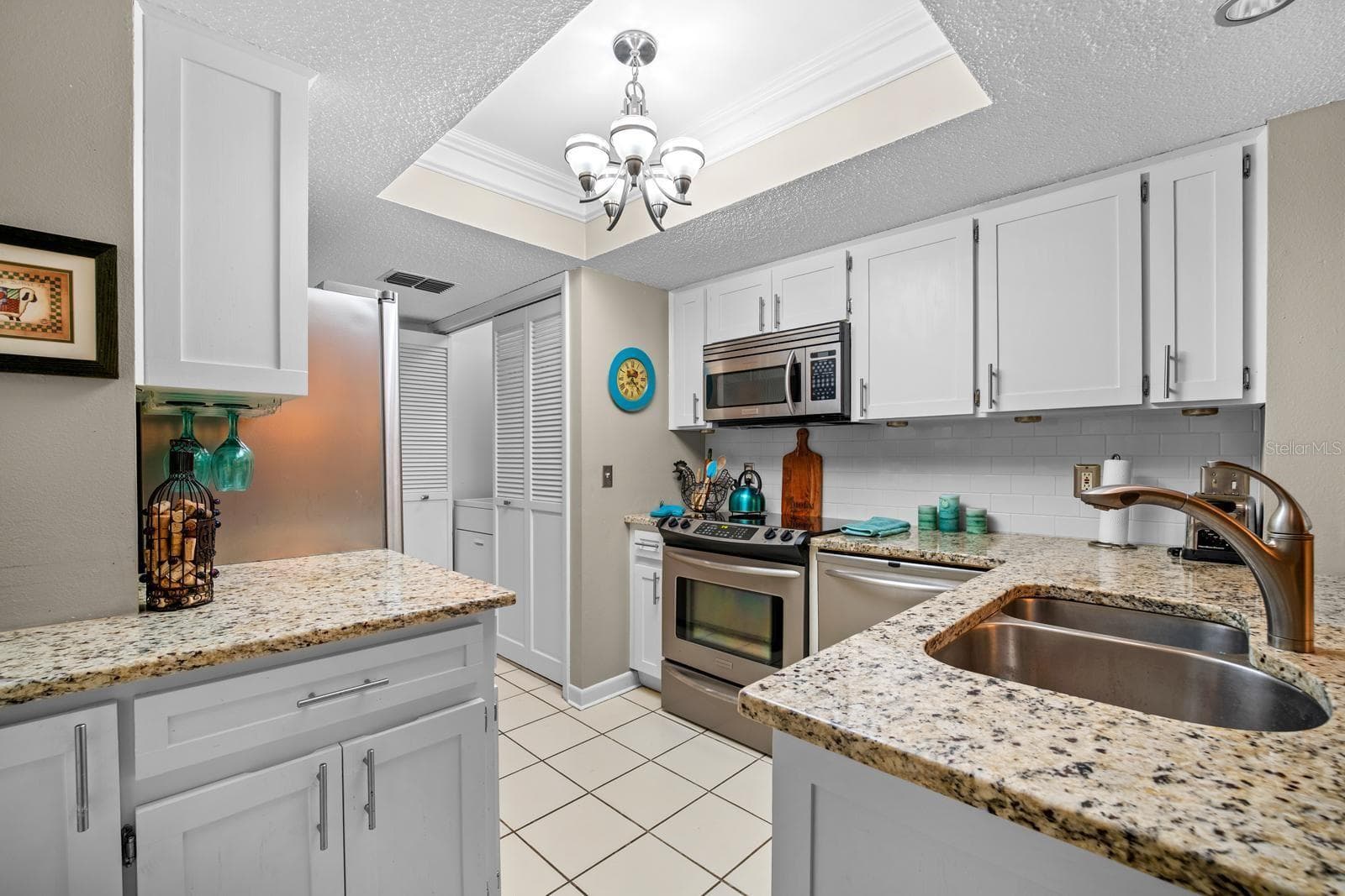Townhouse at 5019 UMBER WAY S, TAMPA, photo 9 of 33