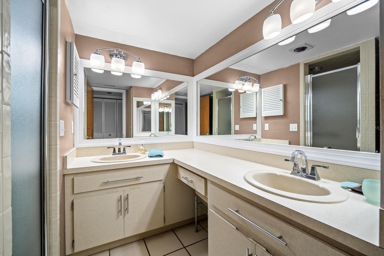 Townhouse at 5019 UMBER WAY S, TAMPA, photo 16 of 33