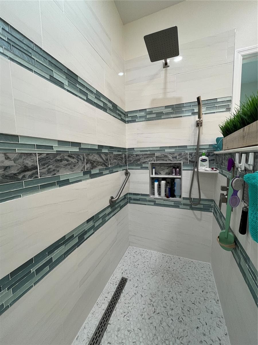 Awesome Rain Showerhead with Niches - 2 SAN PABLO CT, PALM COAST