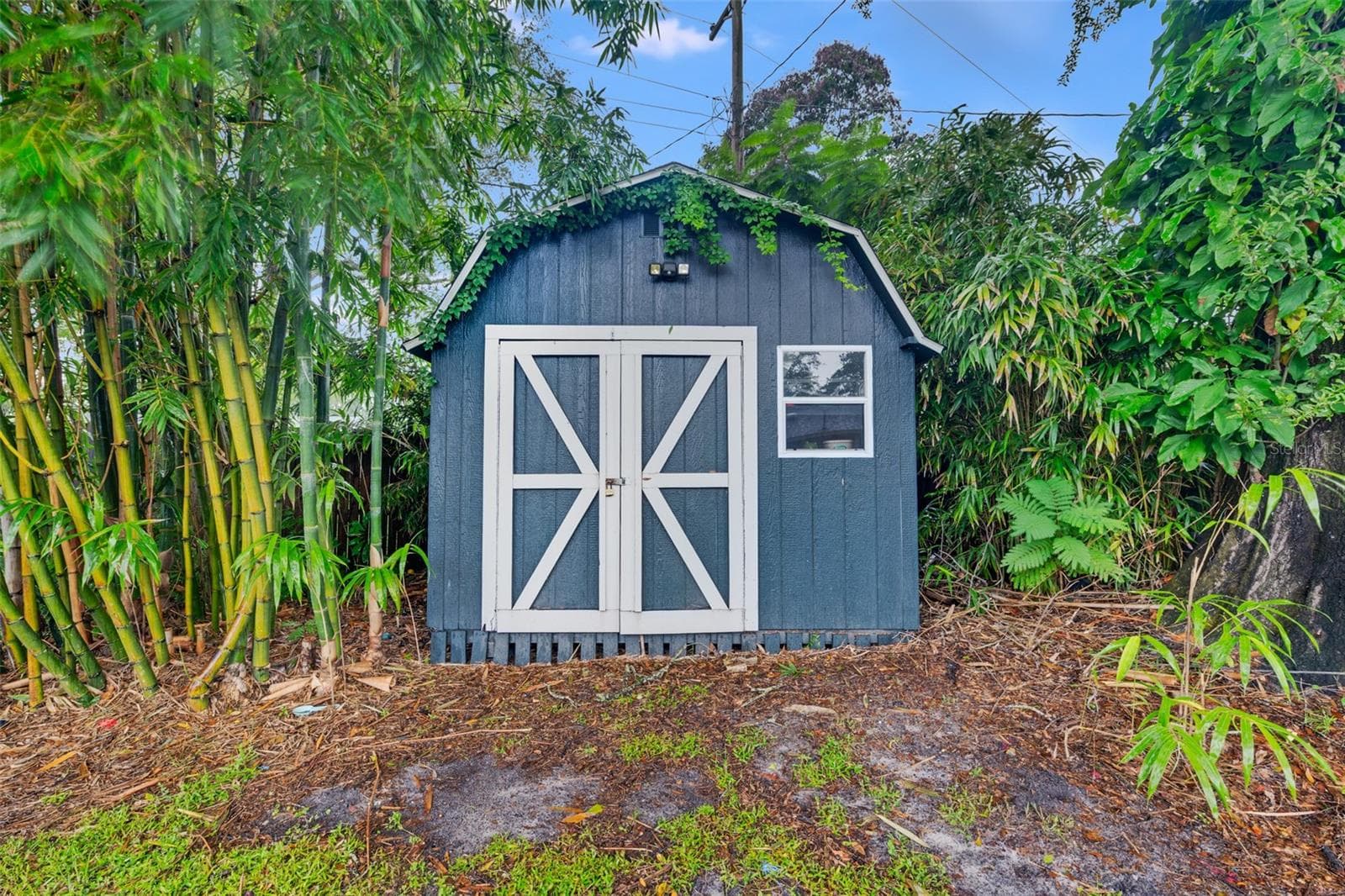 Single Family Residence at 1010 W BERRY AVE, TAMPA, photo 39 of 41