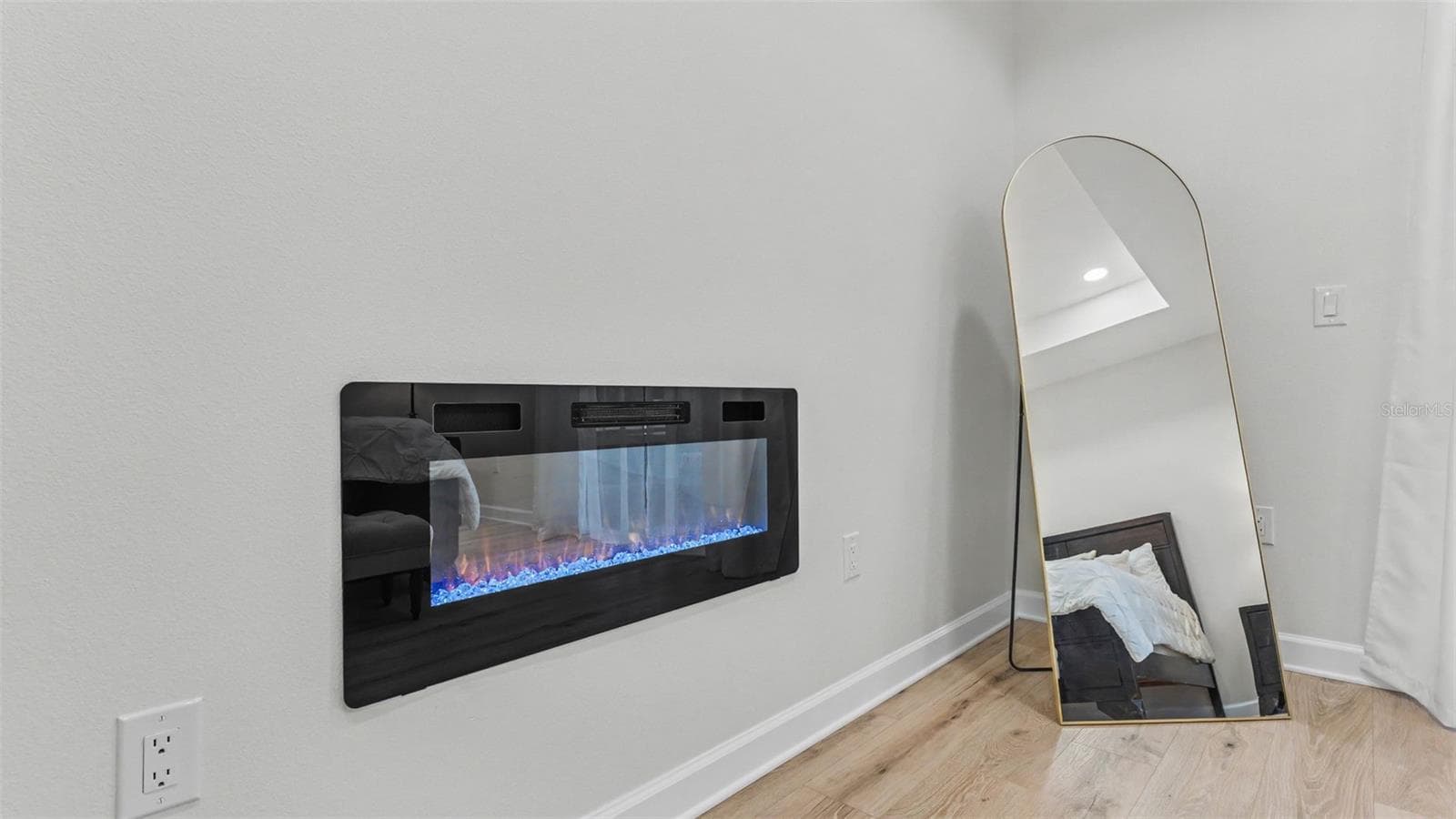 Primary suite with Fireplace - 2514 COLONEL FORD DR, LAKELAND