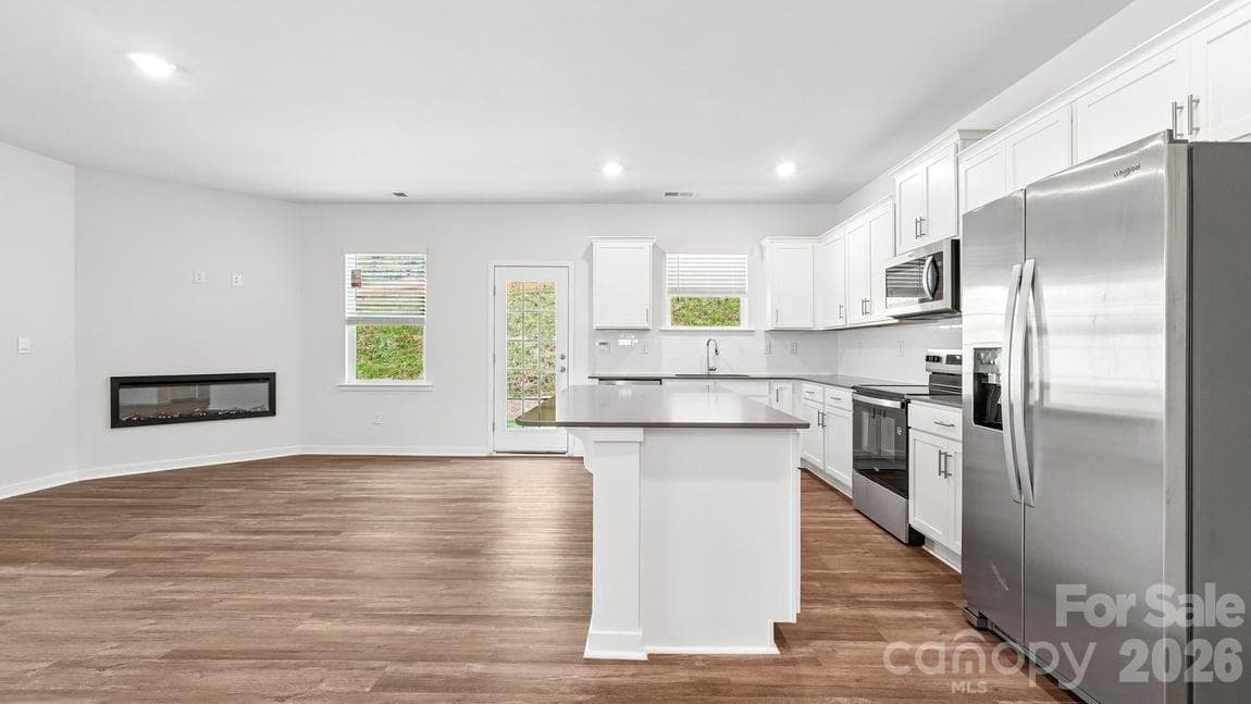 Single Family Residence at 552 Dazzle Loop, Newton, photo 14 of 64