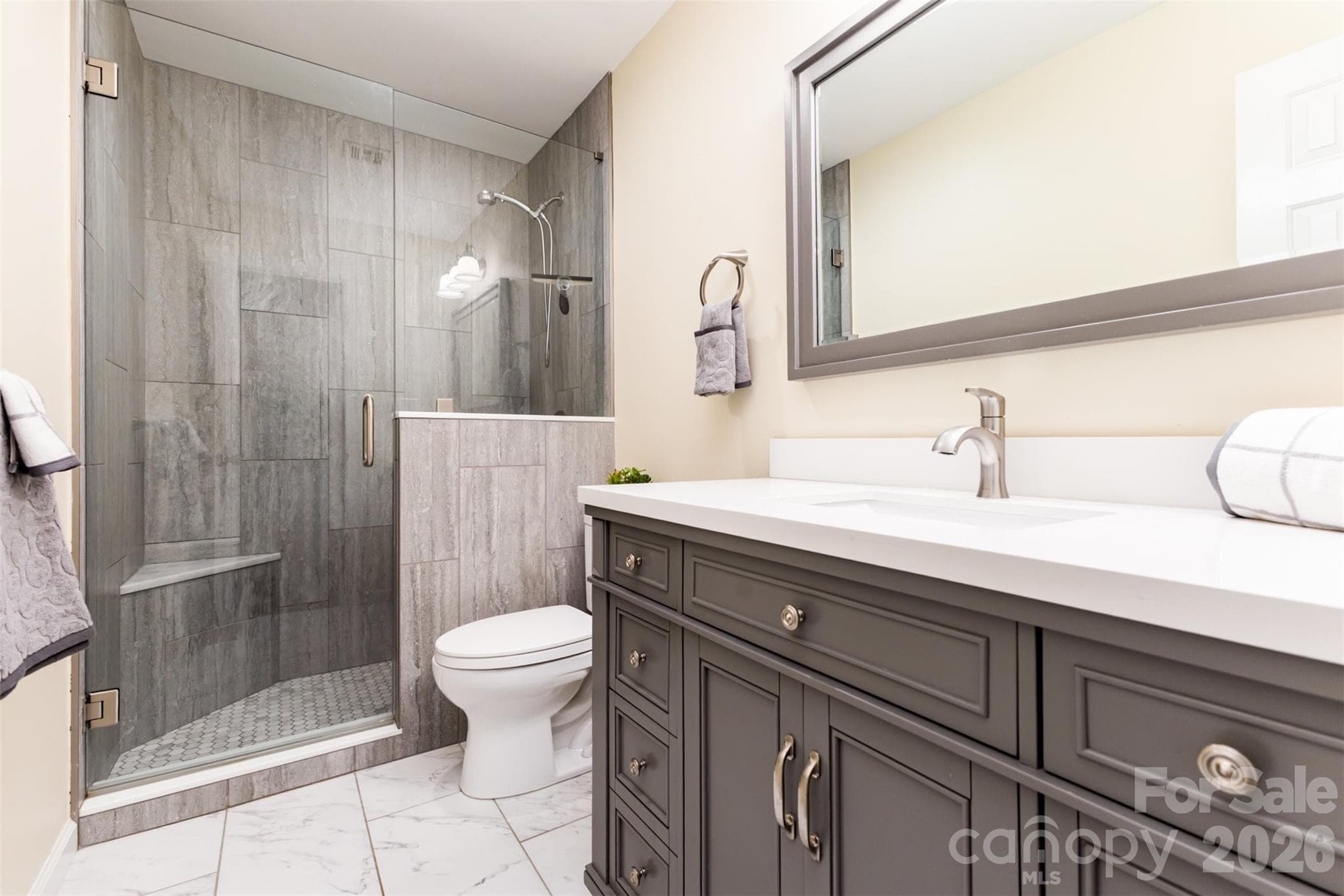 Upper Level Hall Bath - 15655 Highway 601 Highway, Midland
