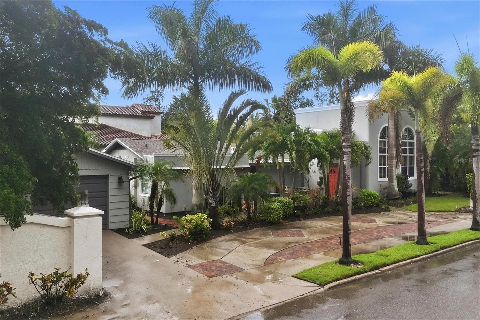 Circular Driveway - 1800 ALTA VISTA ST, SARASOTA