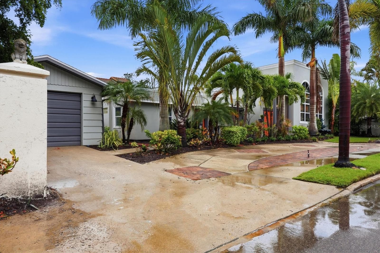 Drive Way - Detached garage - 1800 ALTA VISTA ST, SARASOTA