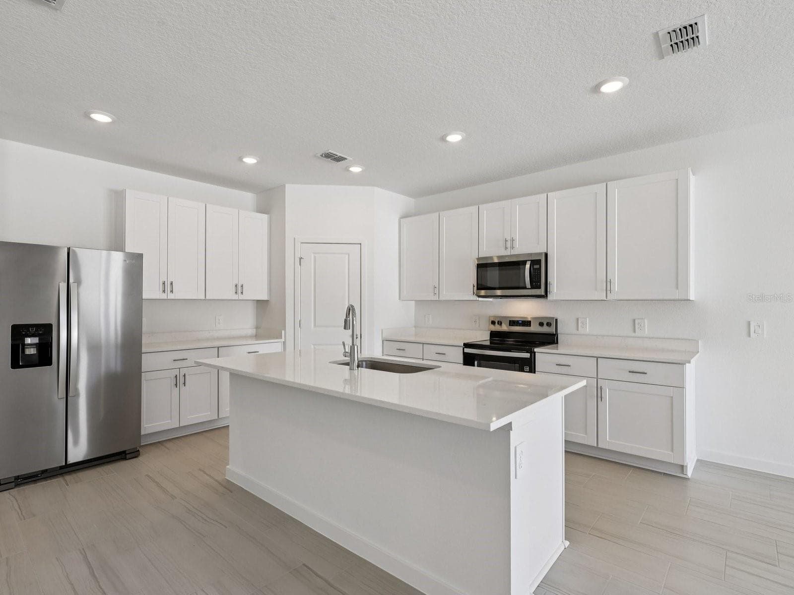 Photo is not of the actual home, but is an inspirational photo of builder’s model home and may depict options, furnishings, and/or decorator features that are not included. - 33 GARNI DR, PALM COAST