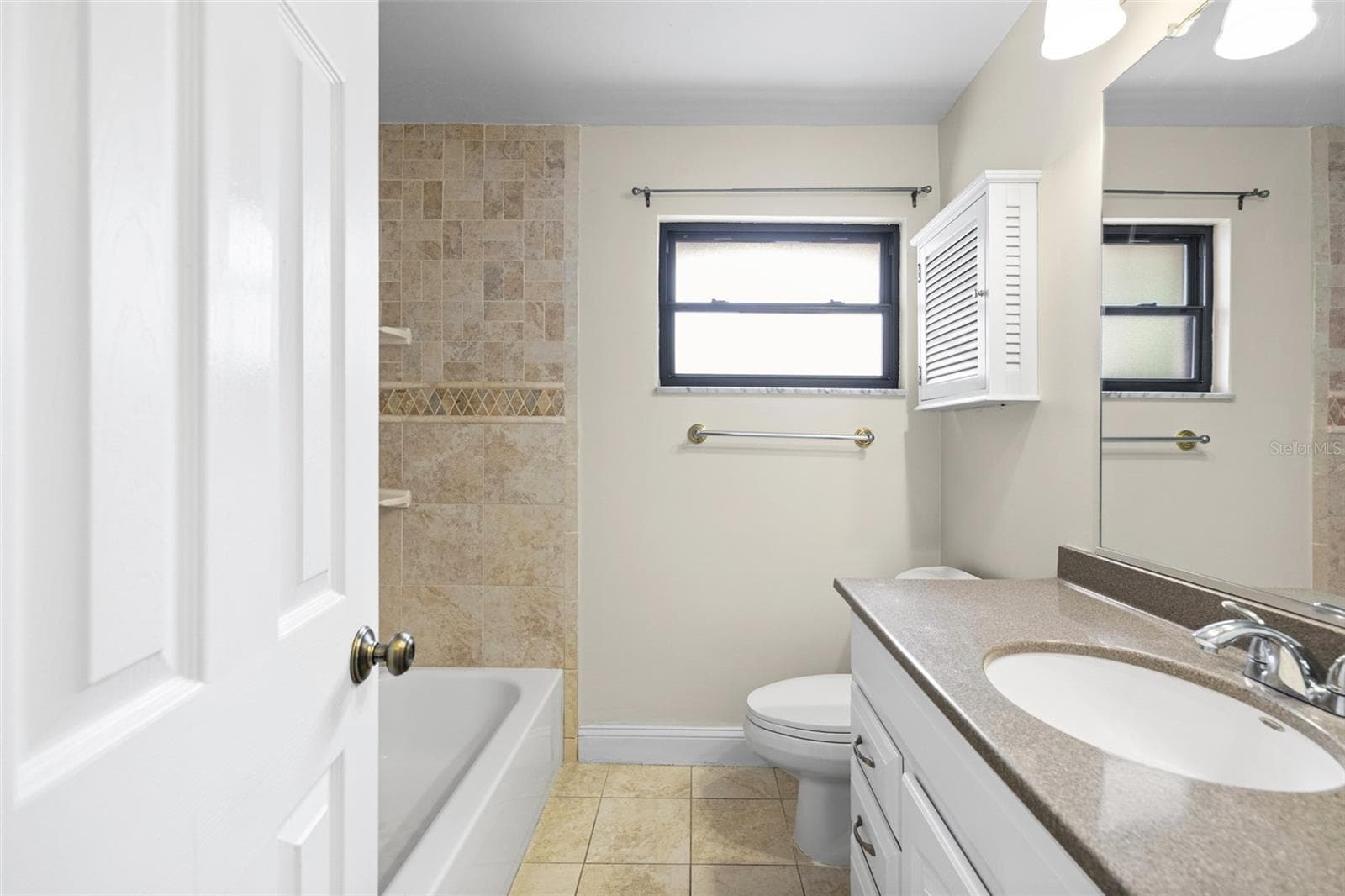 Guest Bath - 1570 HIGH BLUFF DR, LARGO