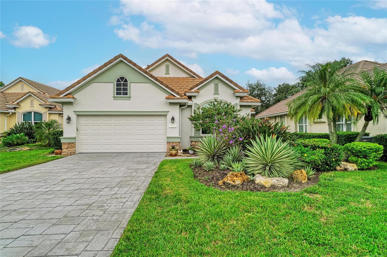Single Family Residence at 7816 HERITAGE CLASSIC CT, LAKEWOOD RANCH, photo 2 of 47