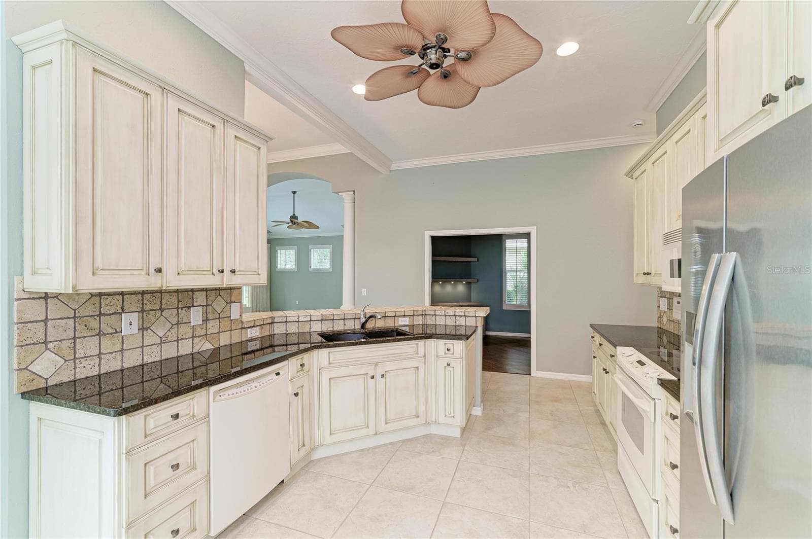 Single Family Residence at 7816 HERITAGE CLASSIC CT, LAKEWOOD RANCH, photo 11 of 47
