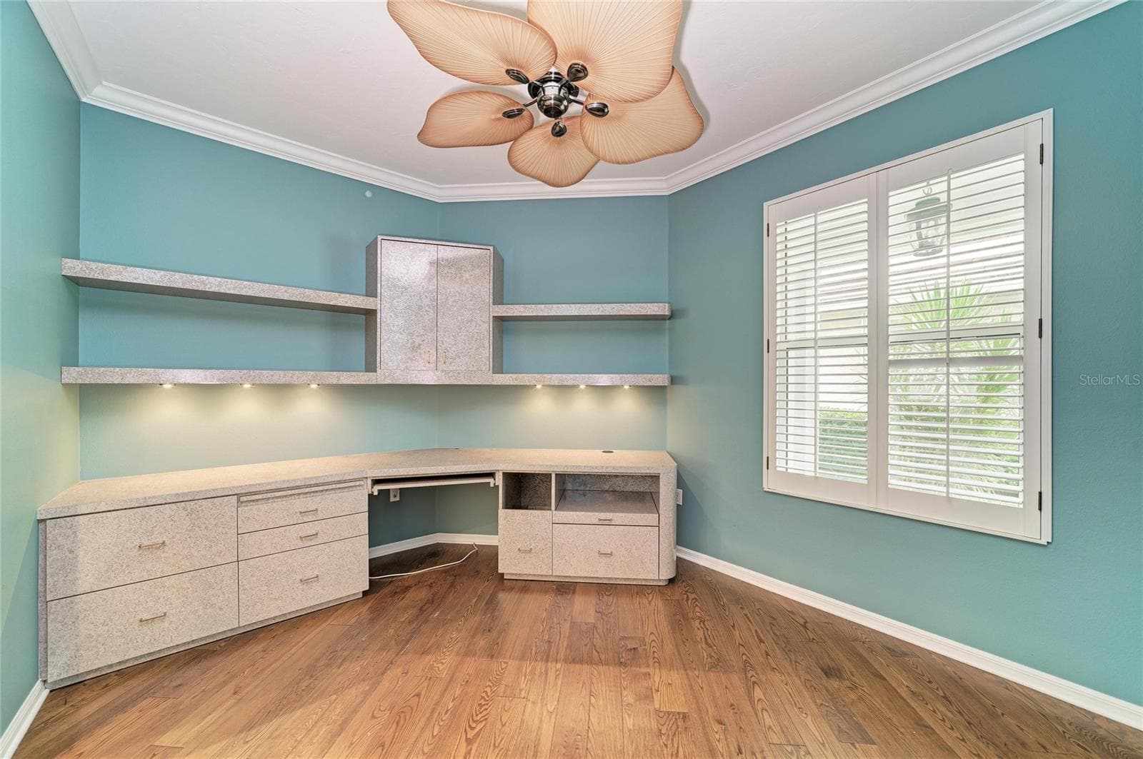 Den/Office with Built-ins - 7816 HERITAGE CLASSIC CT, LAKEWOOD RANCH