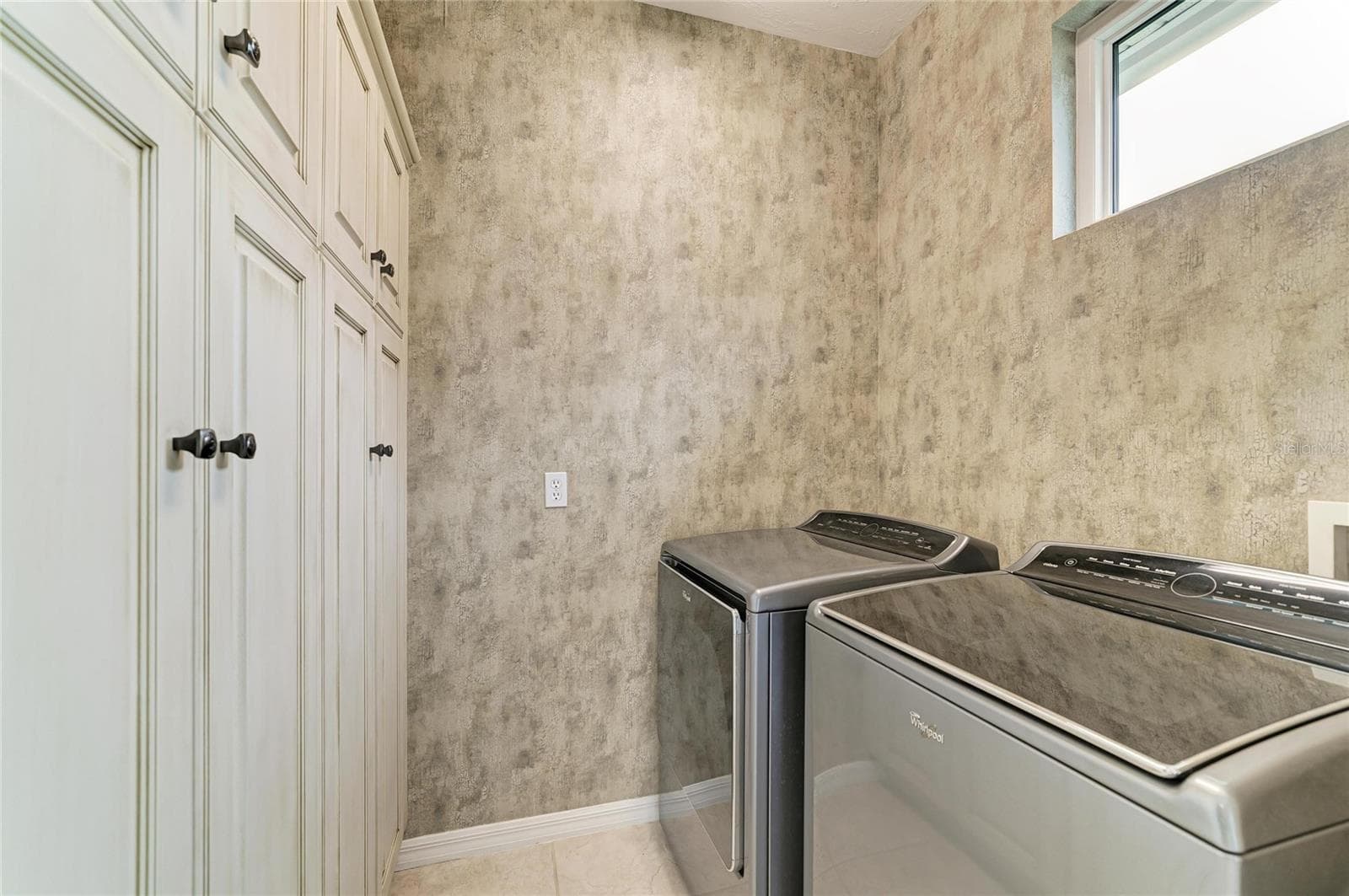 Laundry Room with wall of cabinets - 7816 HERITAGE CLASSIC CT, LAKEWOOD RANCH