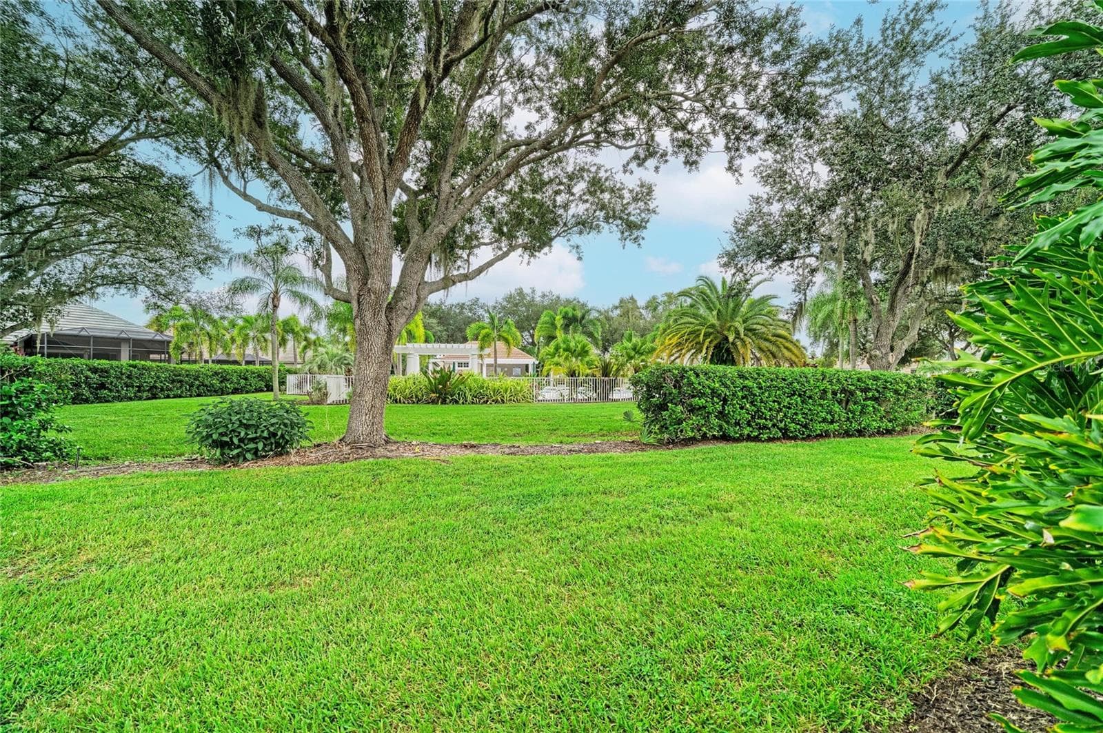 View of Community Pool area - 7816 HERITAGE CLASSIC CT, LAKEWOOD RANCH