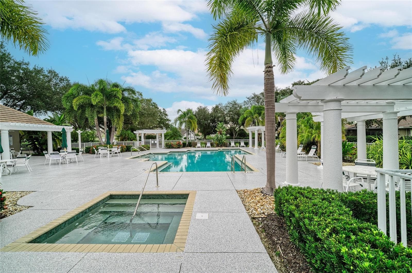 Community Pool - 7816 HERITAGE CLASSIC CT, LAKEWOOD RANCH