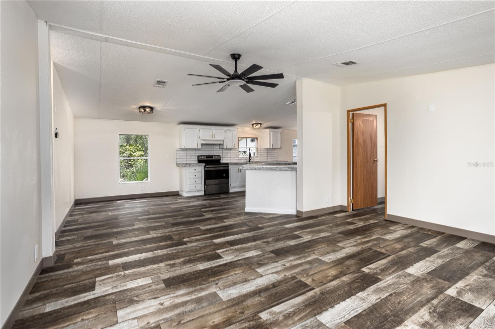Single Family Residence at 551 NE 354TH AVE, OLD TOWN, photo 13 of 65