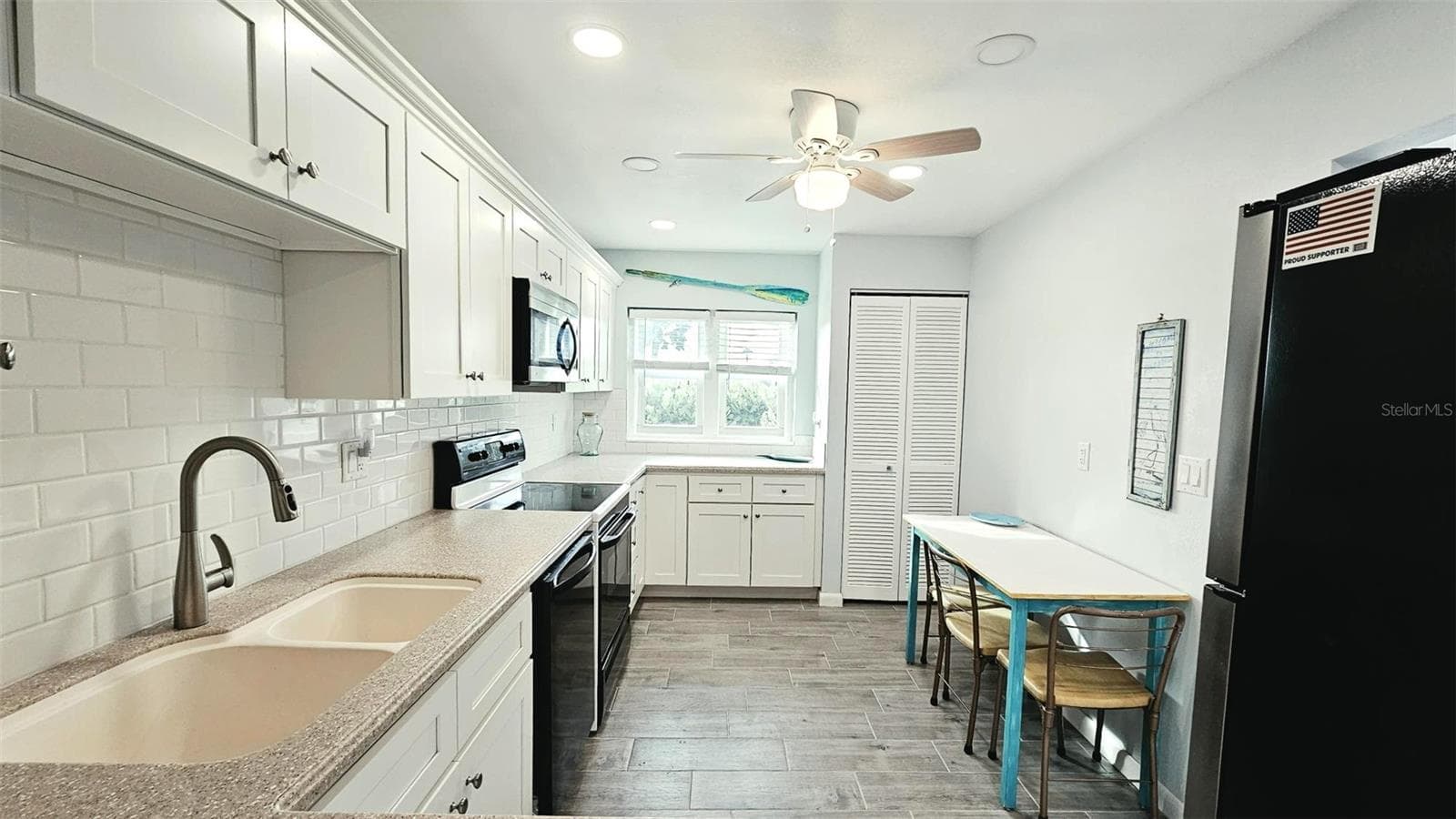 Kitchen-Corian counter tops - 93 BOUNDARY BLVD #302, ROTONDA WEST