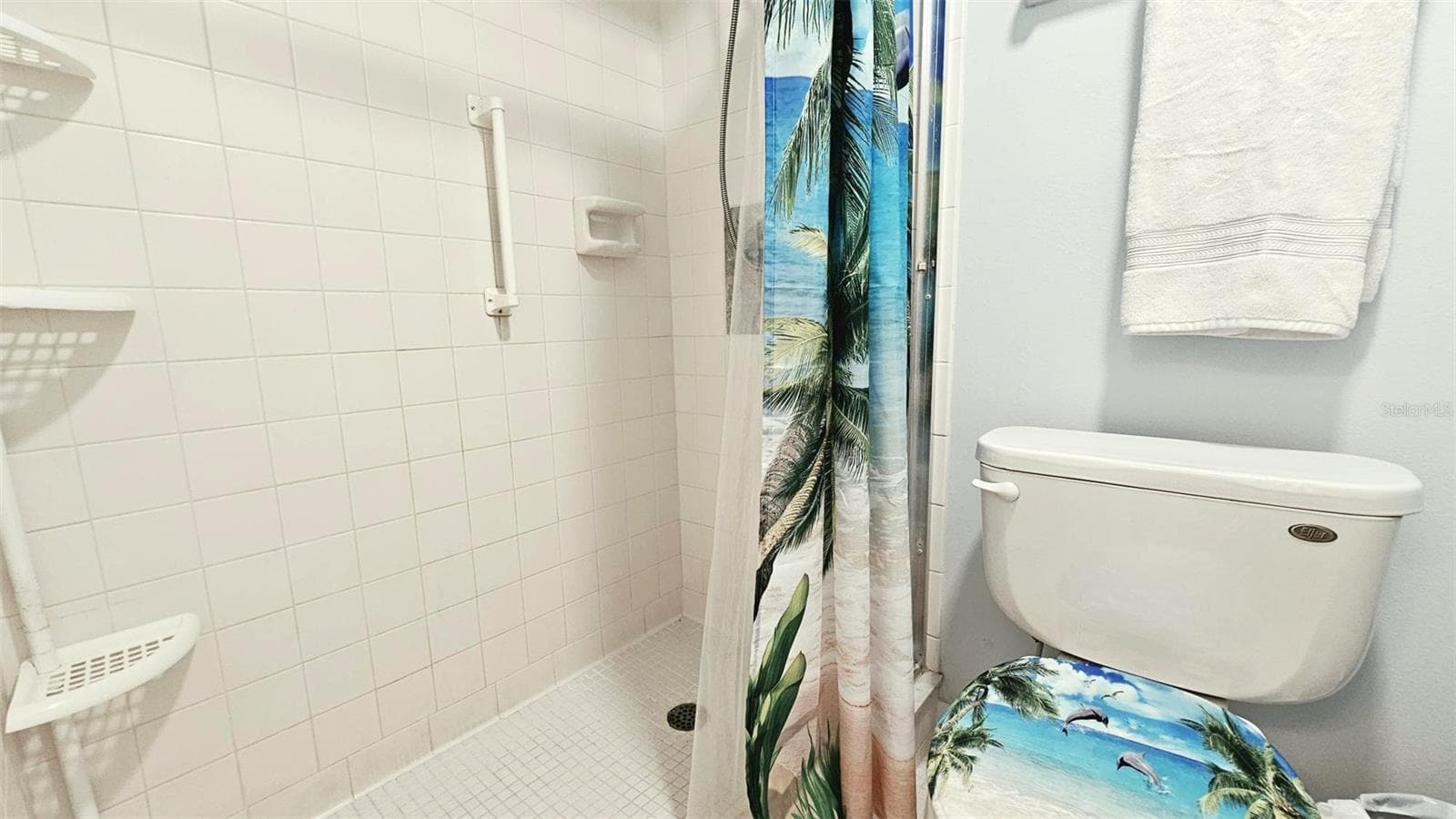 Walk in shower - 93 BOUNDARY BLVD #302, ROTONDA WEST