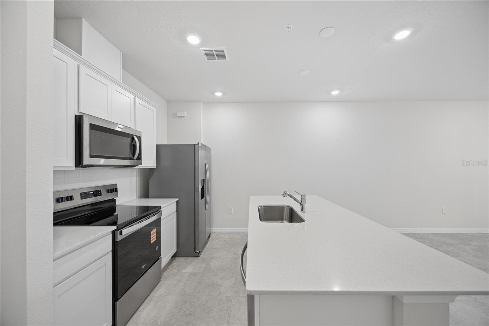 Townhouse at 10537 GLOWING BEACON ST, ORLANDO, photo 3 of 29
