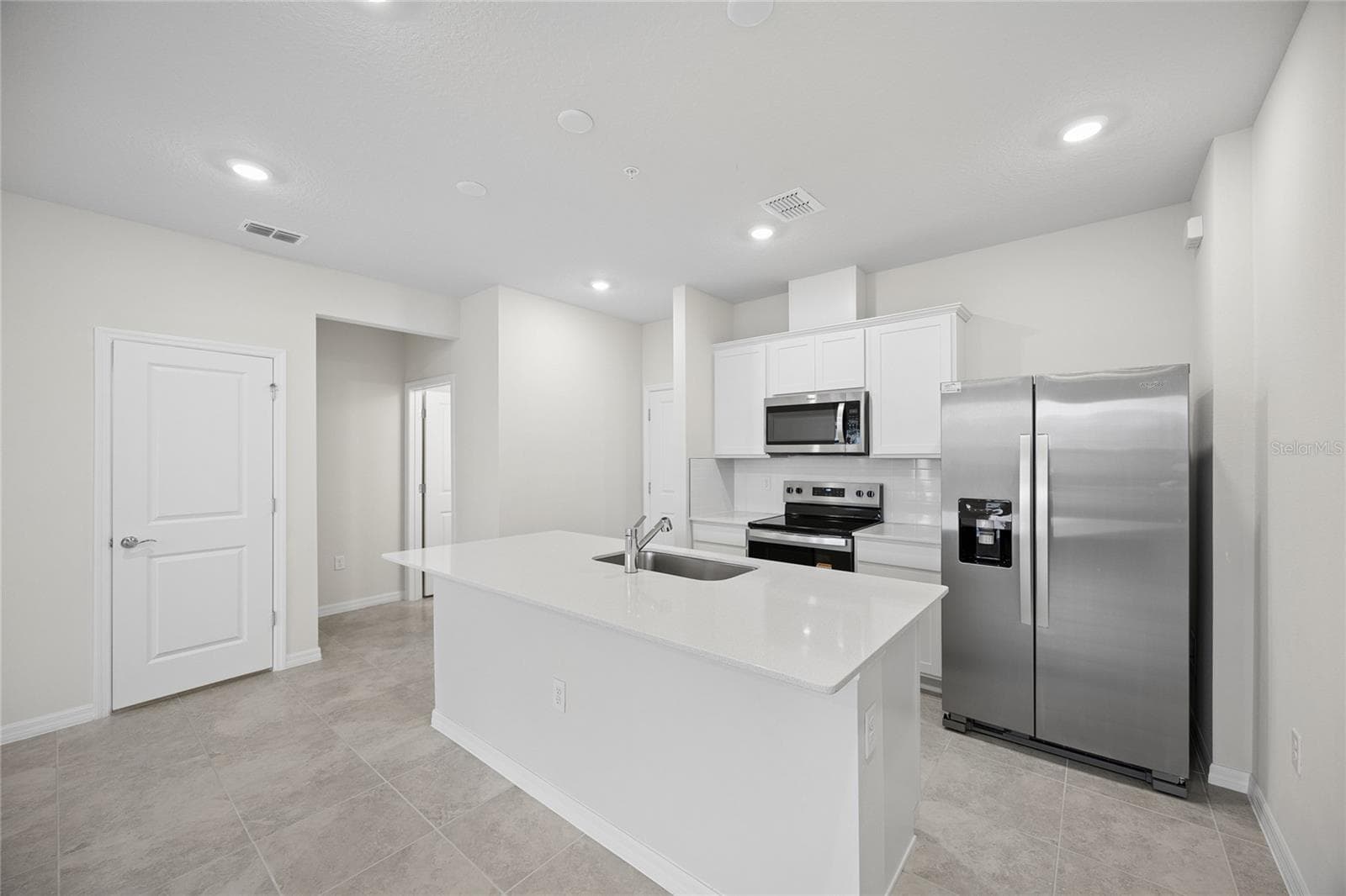 Townhouse at 10537 GLOWING BEACON ST, ORLANDO, photo 4 of 29