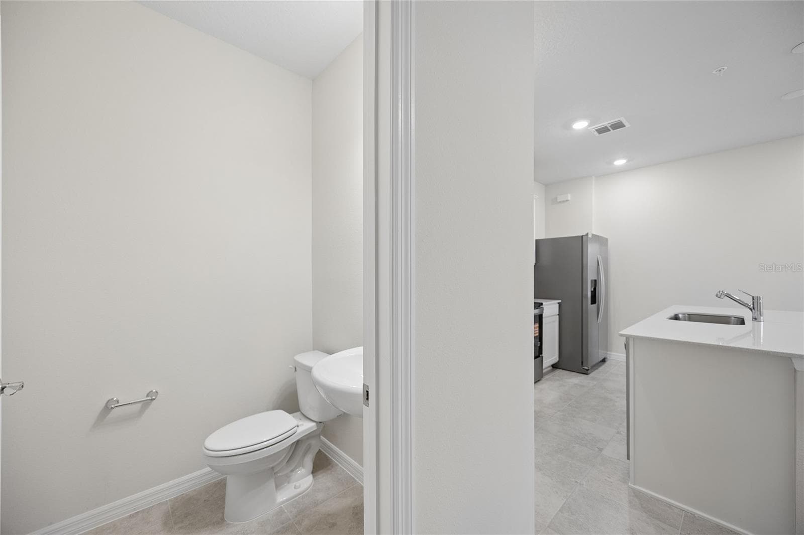 Townhouse at 10537 GLOWING BEACON ST, ORLANDO, photo 15 of 29