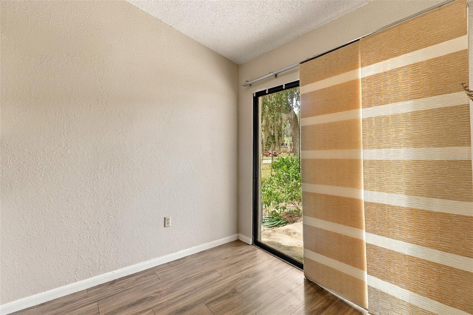 front room and breakfast nook area - 480 LANDING BLVD, INVERNESS