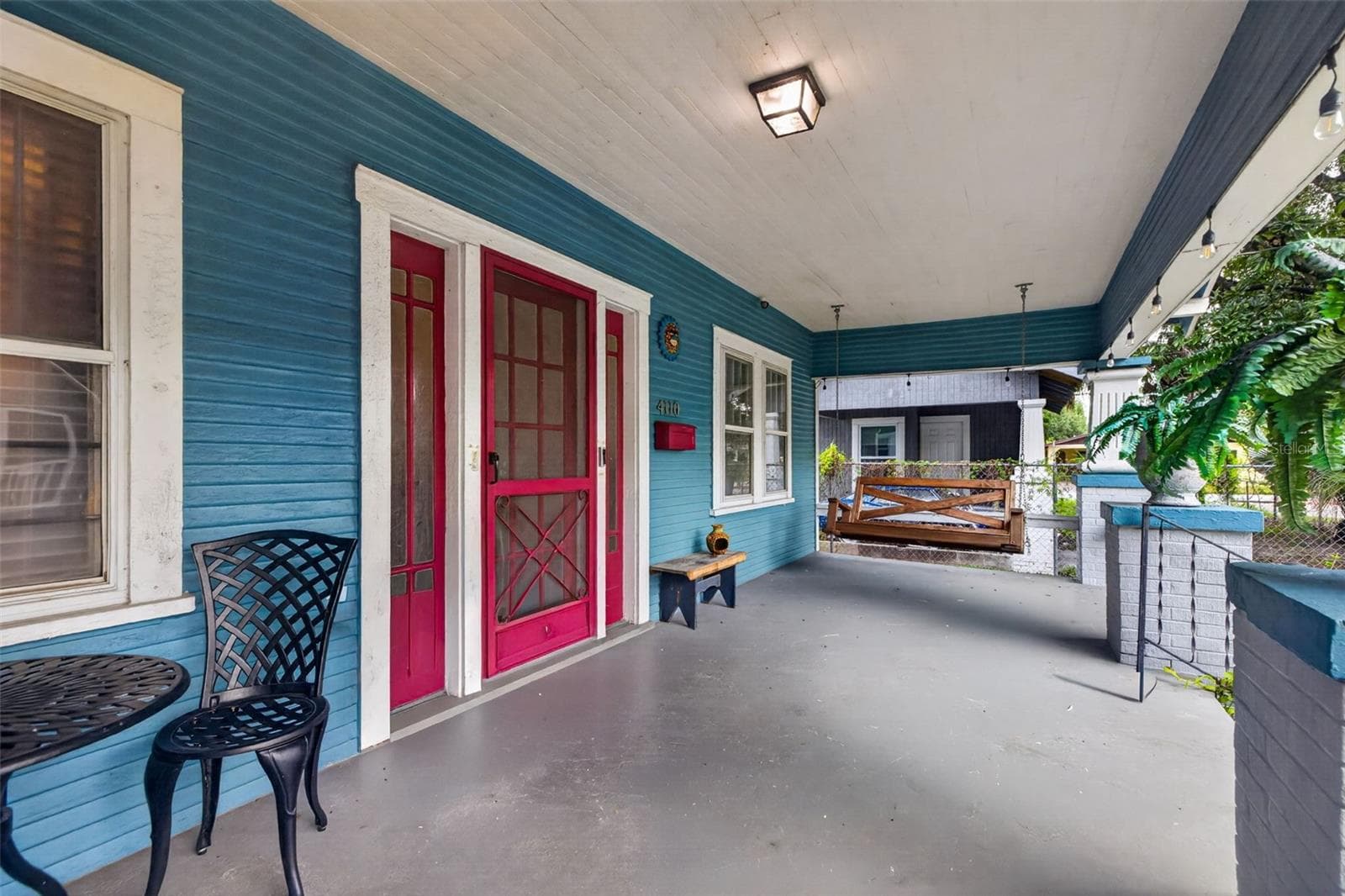Expansive front covered porch - 4110 N 9TH ST, TAMPA