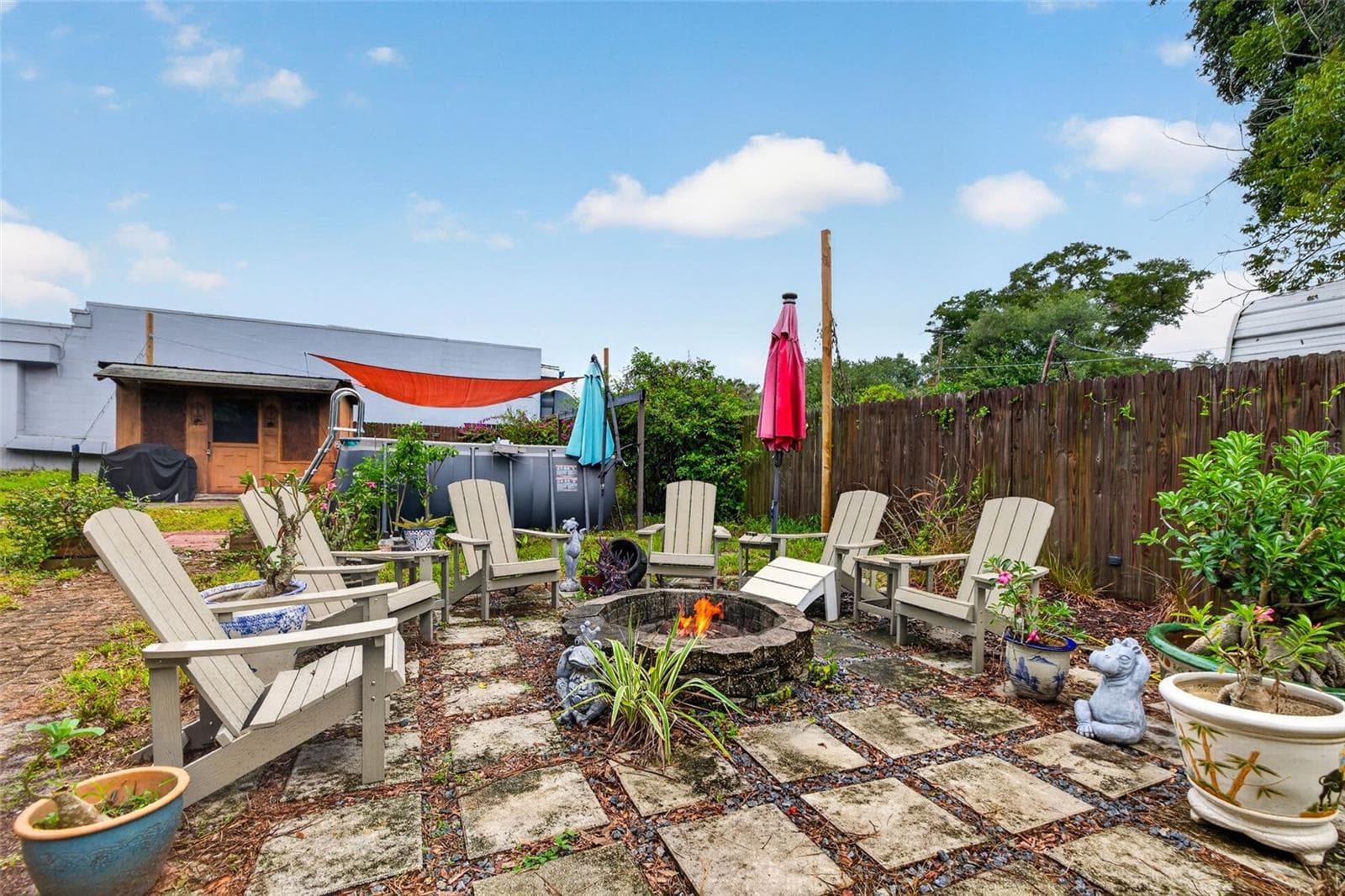 Built-in firepit - 4110 N 9TH ST, TAMPA