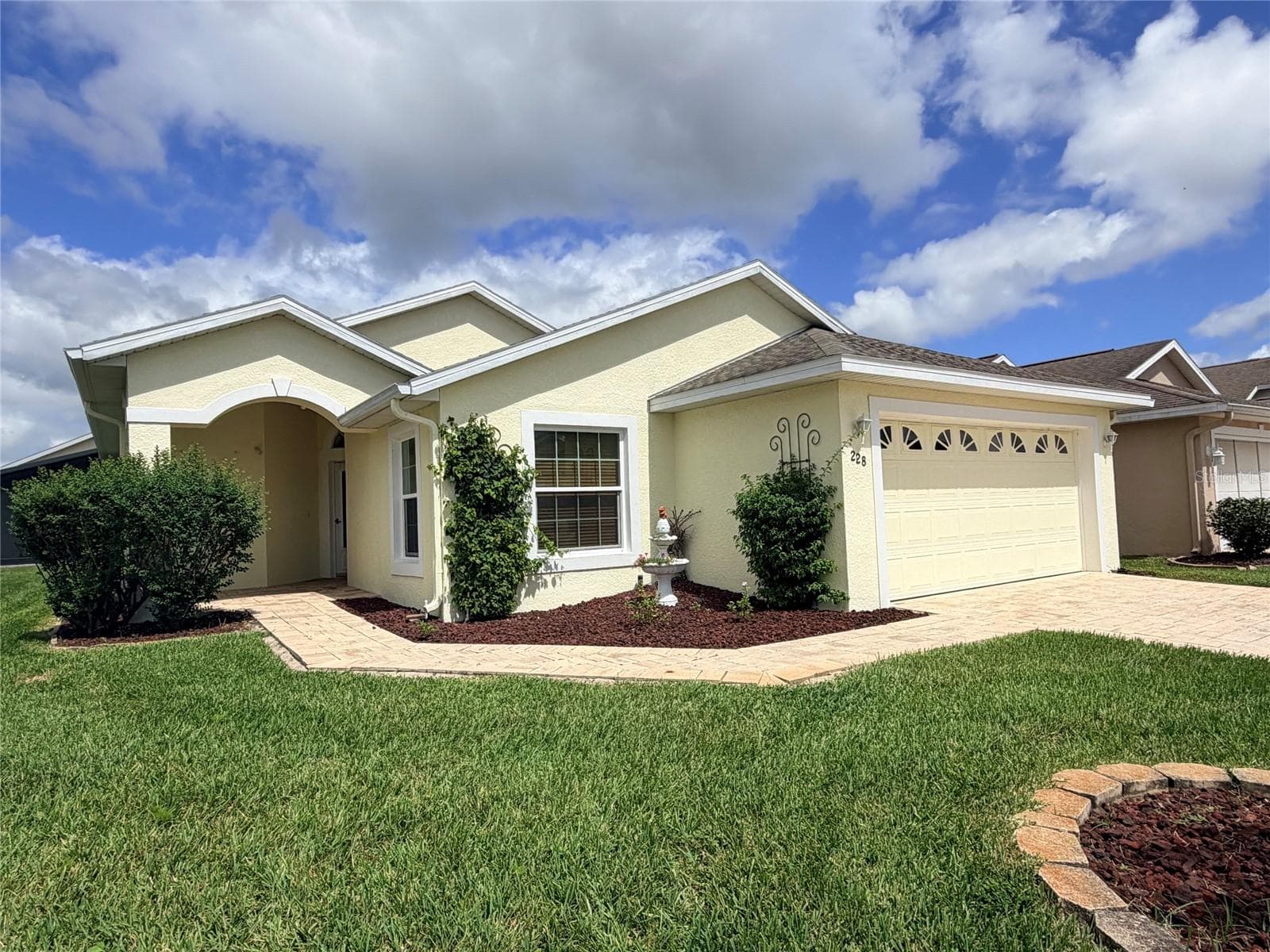 228 FLEMING LN