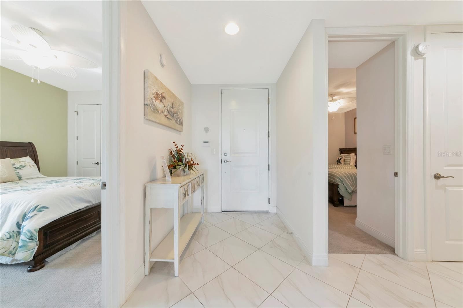 split bedrooms - 395 ARUBA CIR #203, BRADENTON