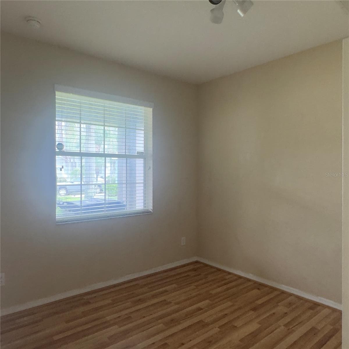 Single Family Residence at 14207 CRAFTSBURY CT, ORLANDO, photo 4 of 10