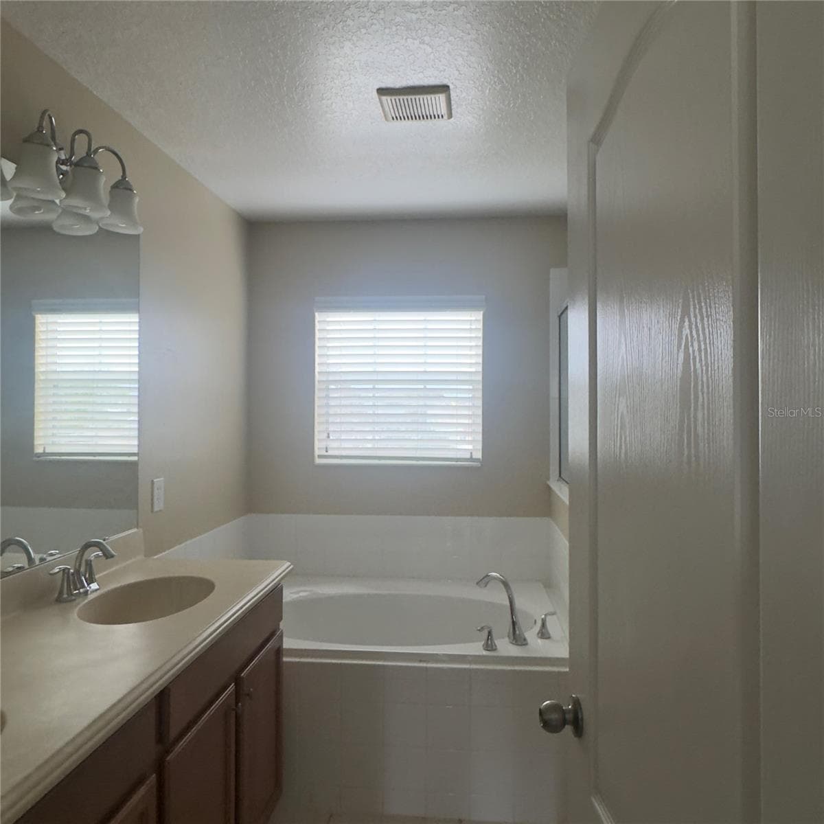 Single Family Residence at 14207 CRAFTSBURY CT, ORLANDO, photo 9 of 10