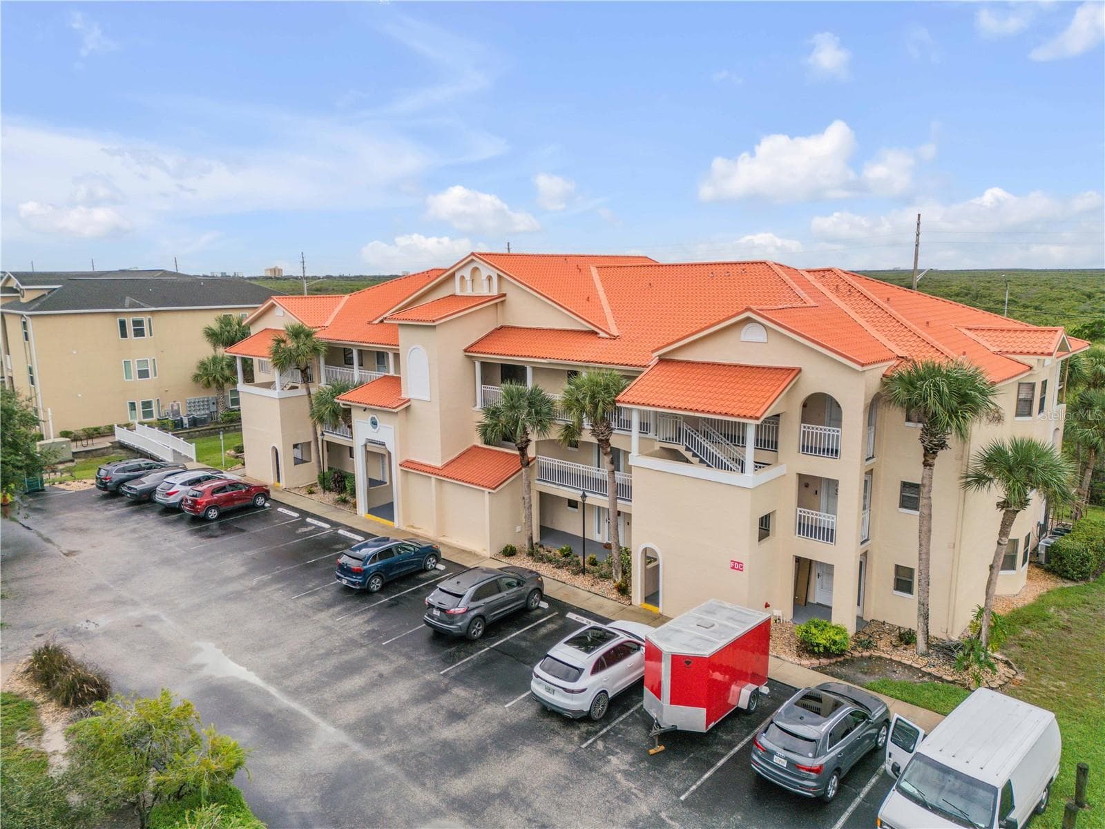466 BOUCHELLE DR #303