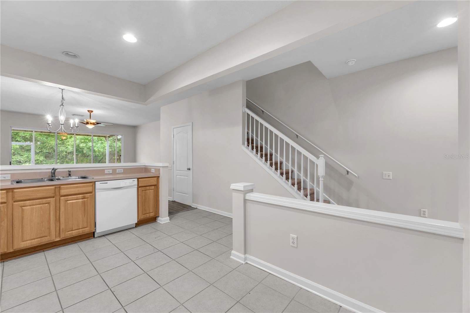Townhouse at 4605 BARNSTEAD DR, RIVERVIEW, photo 5 of 35