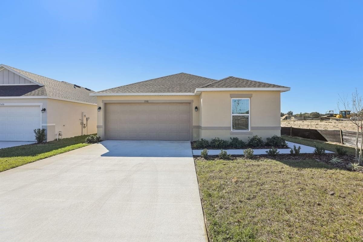 1516 KAYLA CIR