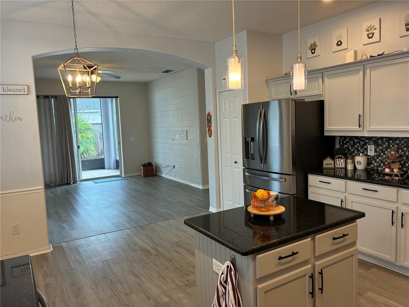 Kitchen w/ Living in background - 14212 SUNRIVER AVE, ORLANDO