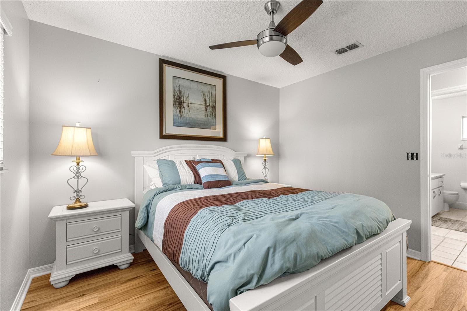 GUEST BEDROOM WITH GUEST BATHROOM RIGHT ACCROSS FROM IT - 10434 SE 178TH PL, SUMMERFIELD