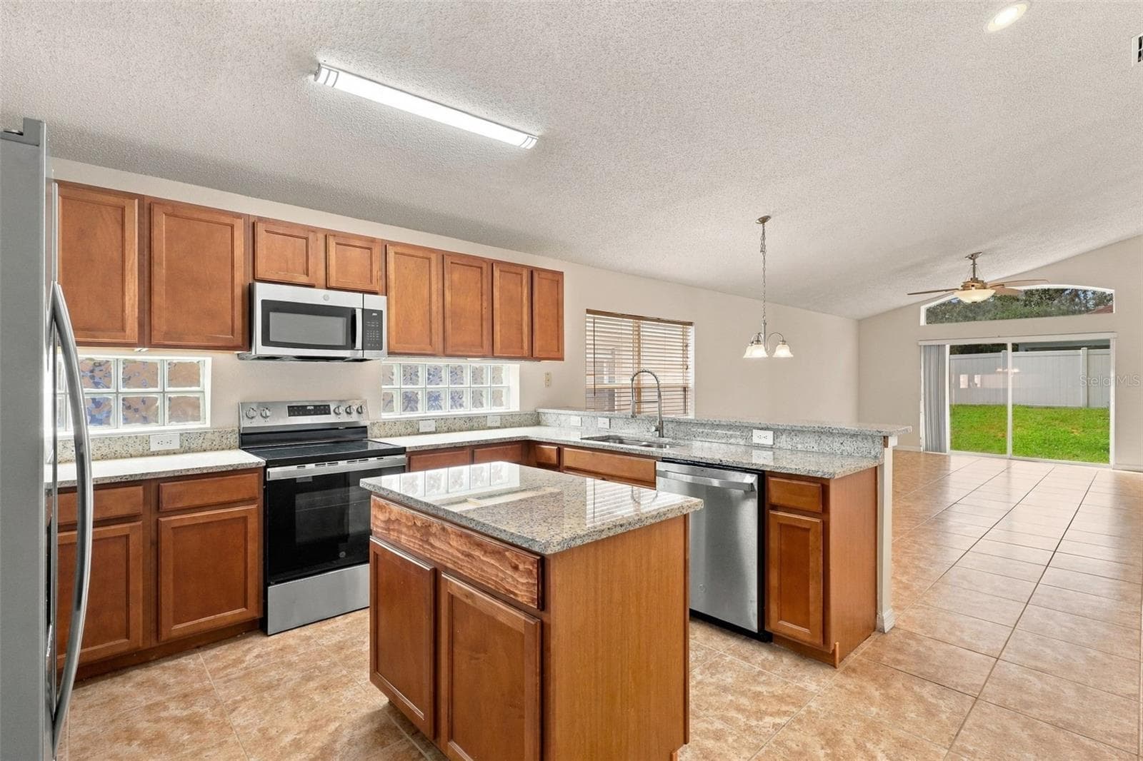 Kitchen - 5742 ESSEX ISLE DR, ORLANDO