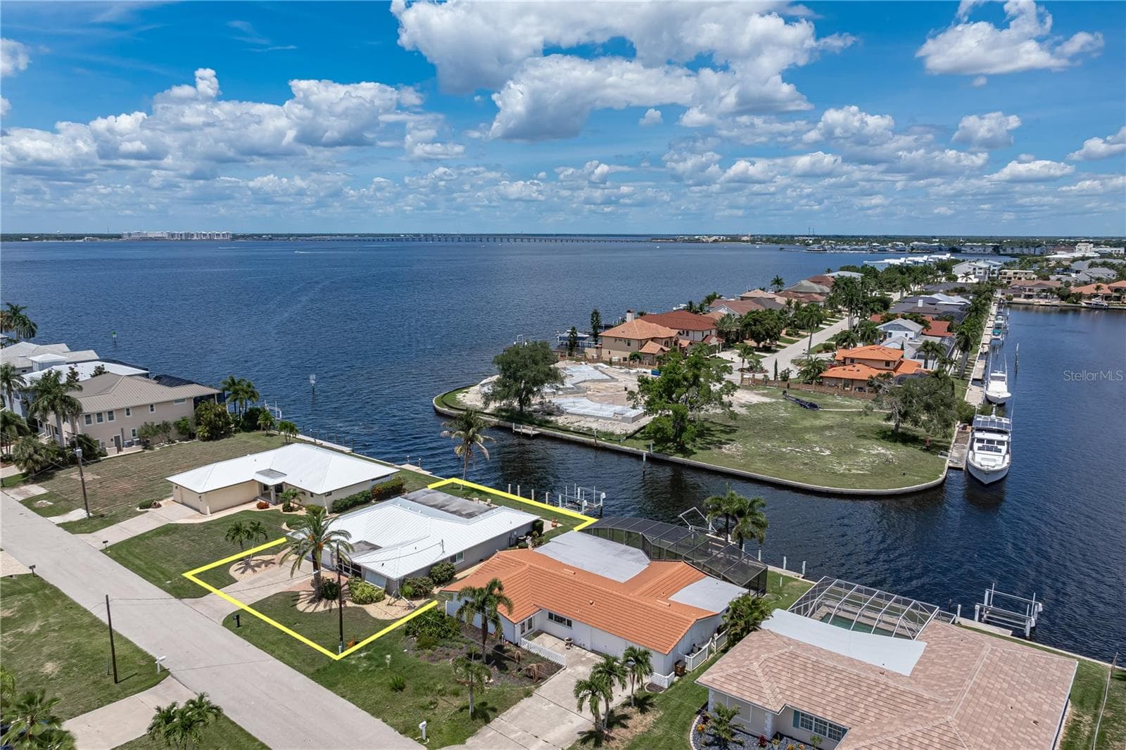 2211 PALM TREE DR