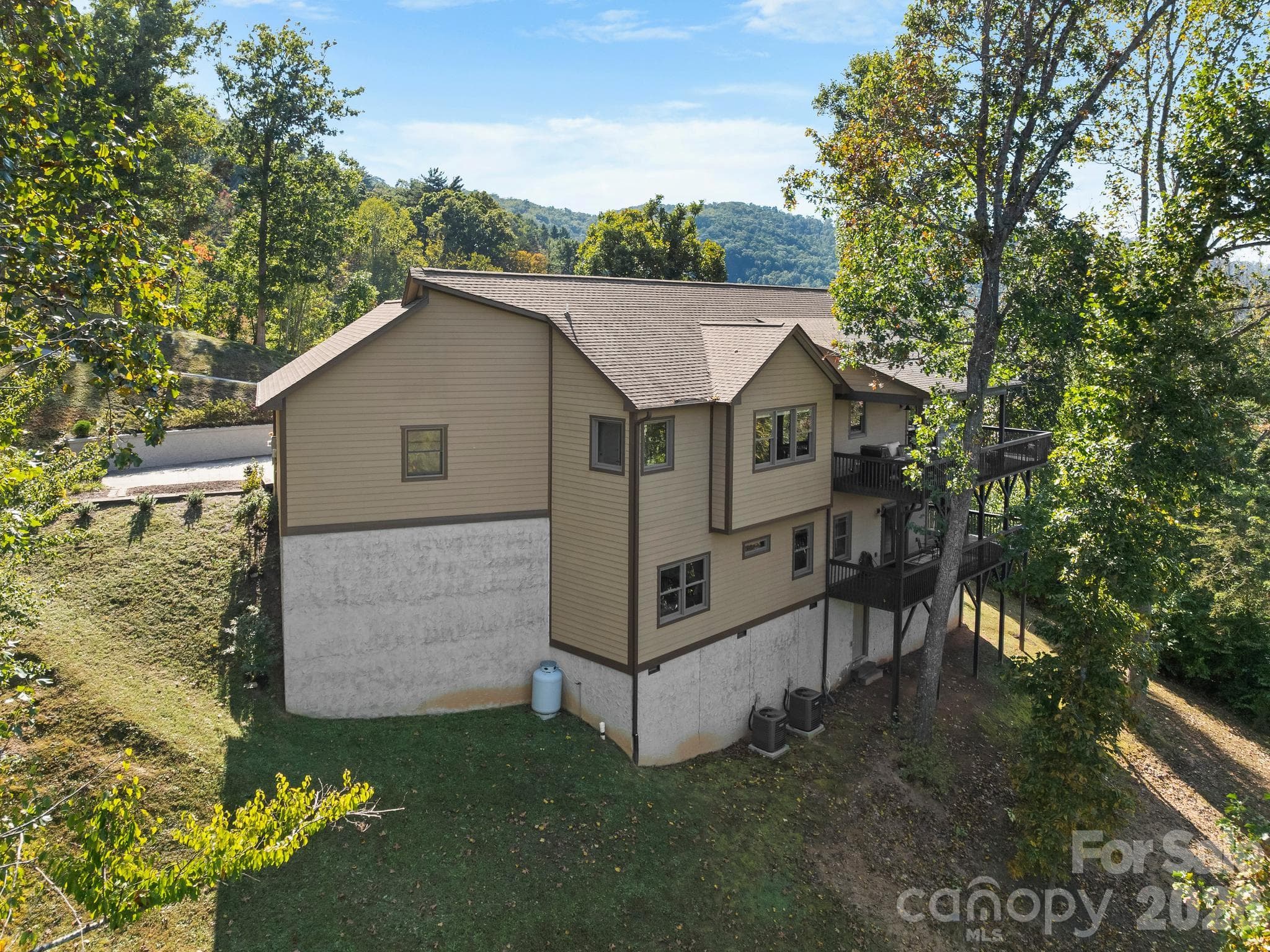 Single Family Residence at 14 Herron View Lane, Weaverville, photo 3 of 44