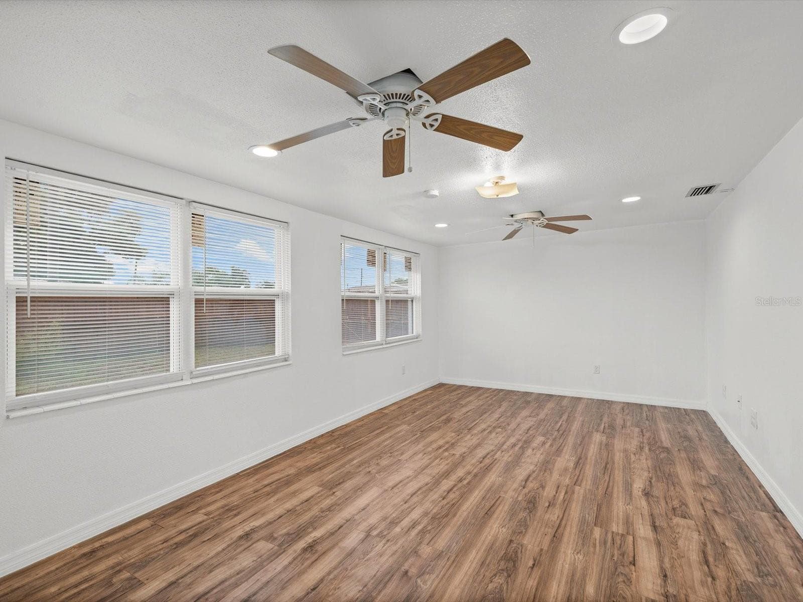 Single Family Residence at 4004 SCARLET MAPLE DR, HOLIDAY, photo 2 of 32