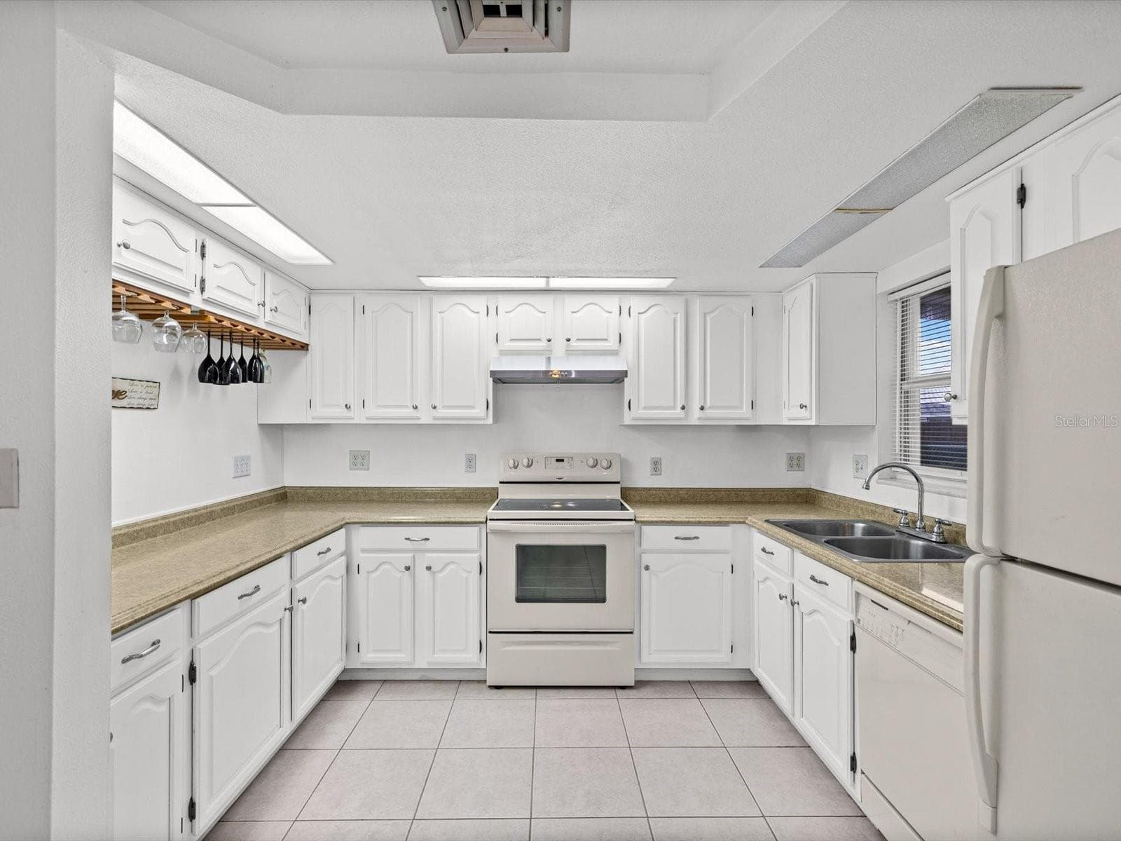 Single Family Residence at 4004 SCARLET MAPLE DR, HOLIDAY, photo 3 of 32