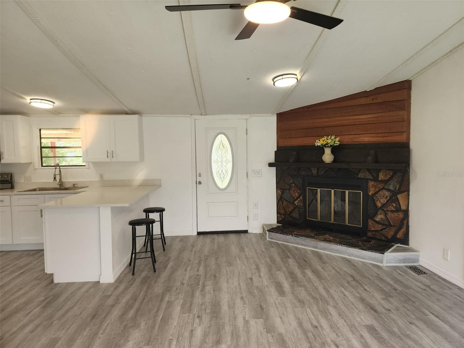 Manufactured Home at 3042 PARK CIR, HAINES CITY, photo 7 of 91