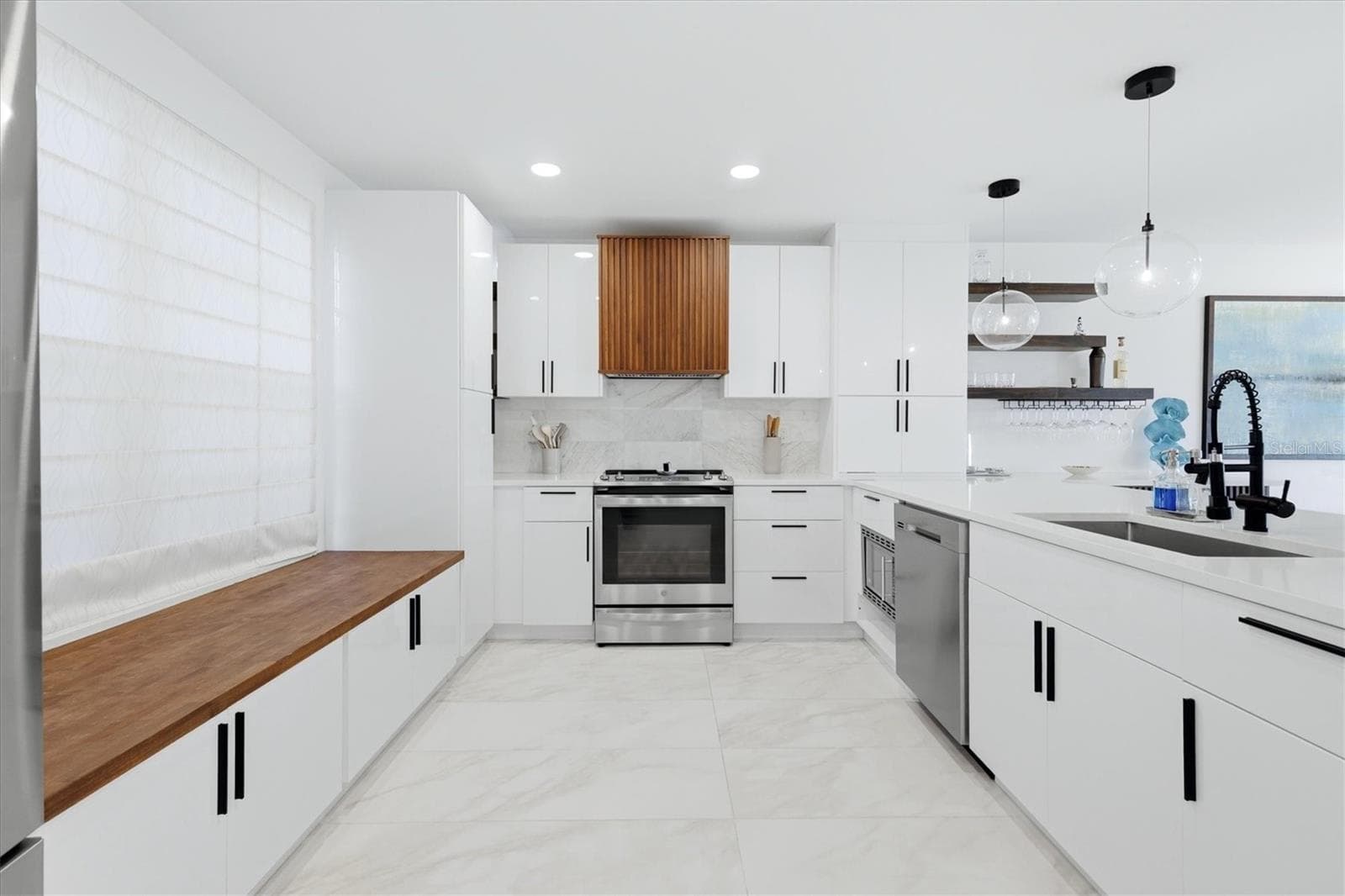 Condominium at 605 SUTTON PL #101, LONGBOAT KEY, photo 7 of 45