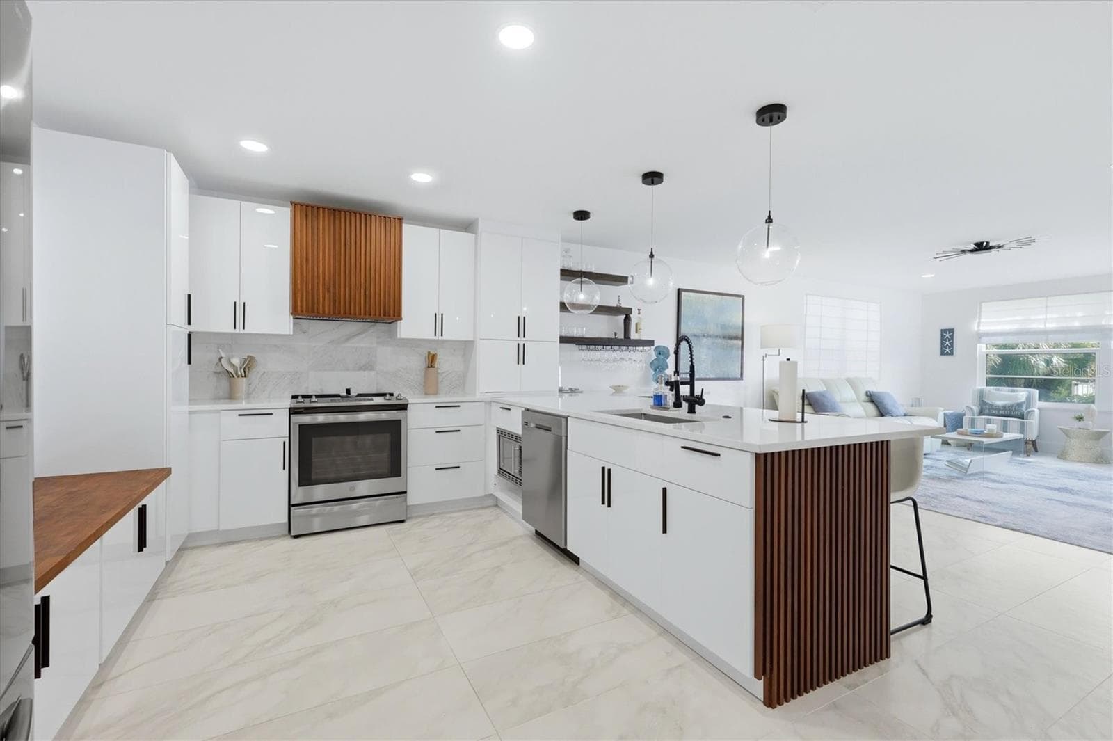 Condominium at 605 SUTTON PL #101, LONGBOAT KEY, photo 8 of 45