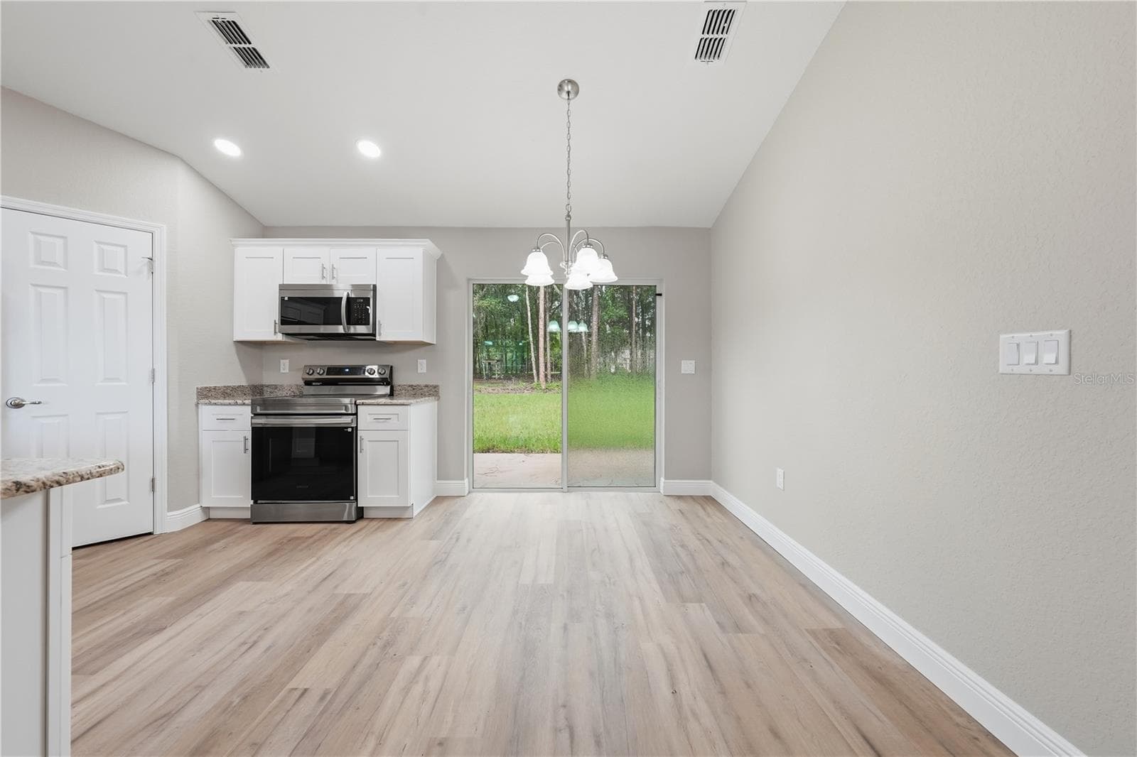 Single Family Residence at 3962 SE 142ND LN, SUMMERFIELD, photo 7 of 40