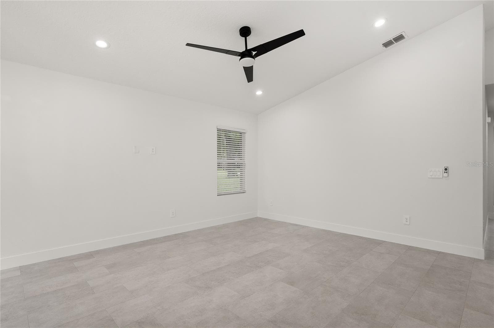 Single Family Residence at 1186 7TH ST, ORANGE CITY, photo 13 of 43