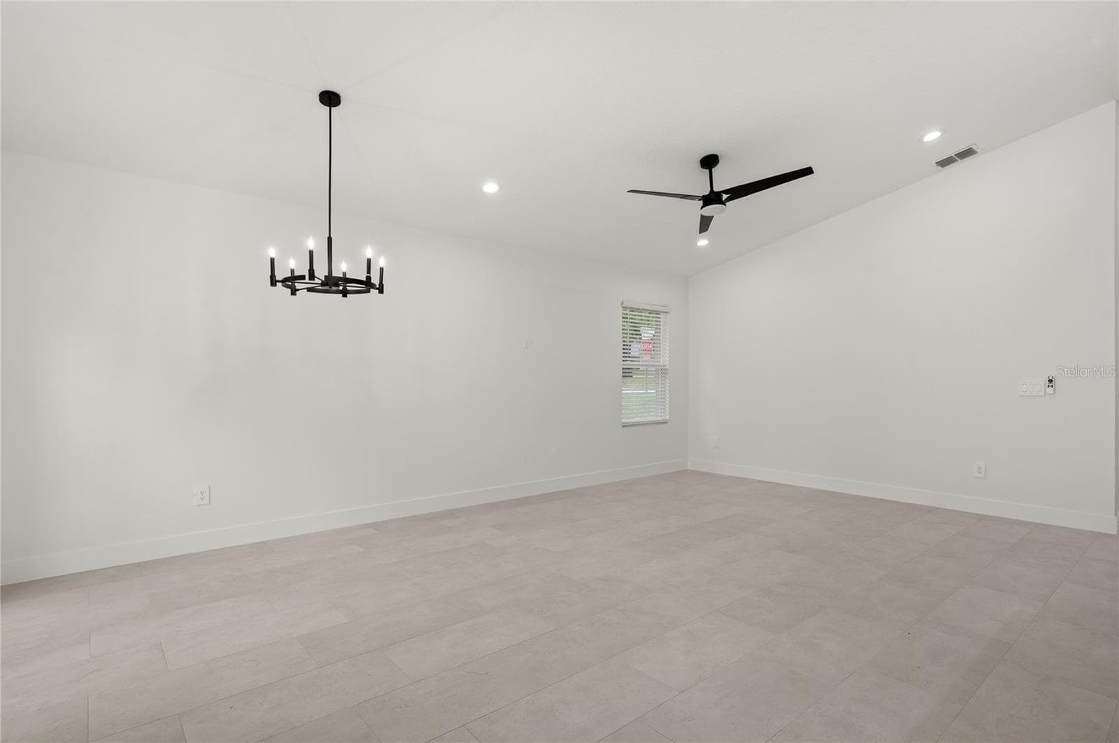 Single Family Residence at 1186 7TH ST, ORANGE CITY, photo 14 of 43