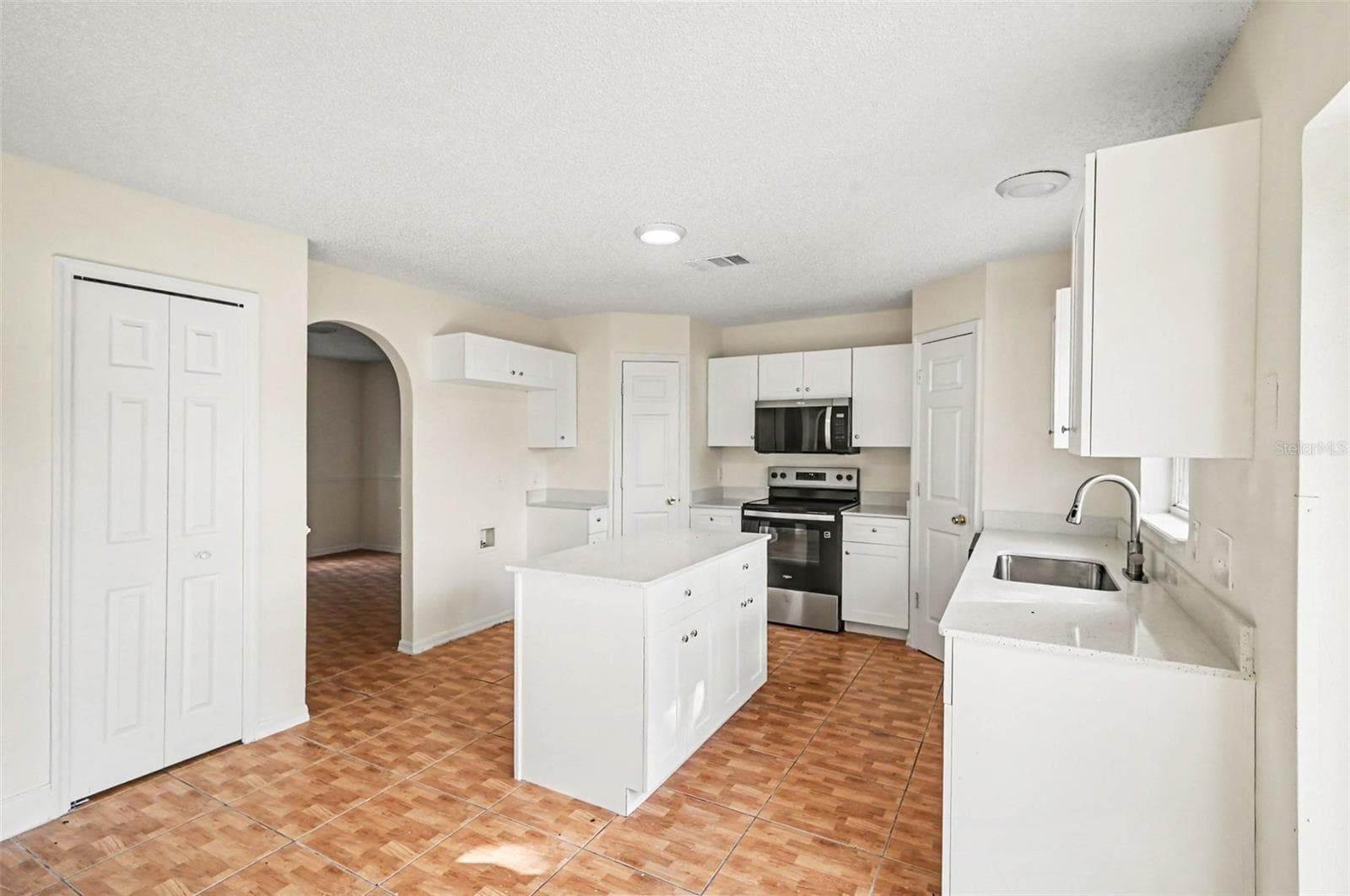 Single Family Residence at 1093 AMANDA KAY CIR, SANFORD, photo 3 of 18