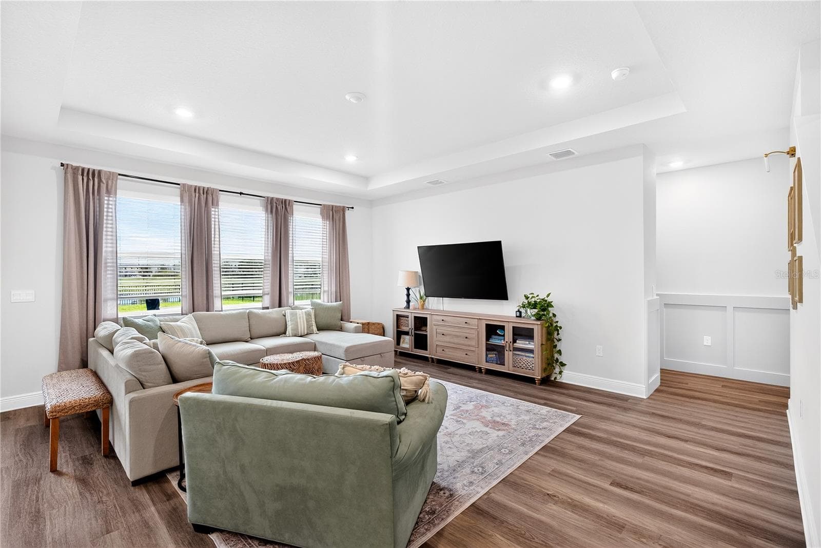Living area - 18009 TAVERNSIDE TRL, LAKEWOOD RANCH
